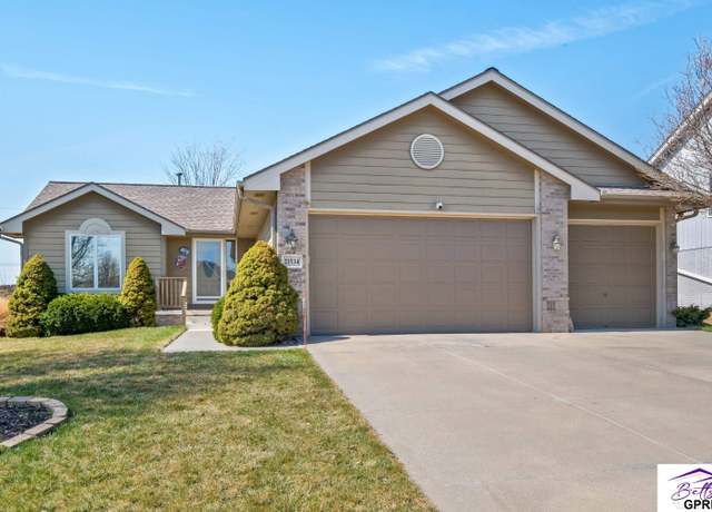 Property at 21534 Amber Dr, Gretna, NE 68028, 5 beds, 3 baths