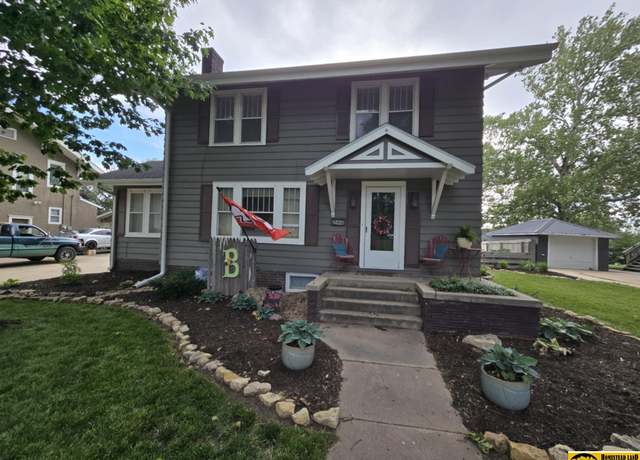 Property at 1421 11th St, Beatrice, NE 68310, 3 beds, 2.5 baths