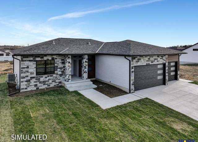 Property at 535 N 106th St, Lincoln, NE 68527, 5 beds, 3 baths