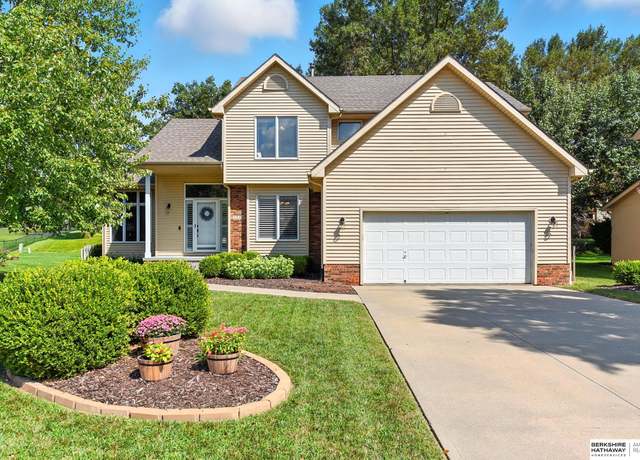 Property at 1713 S 177th Ave, Omaha, NE 68130, 4 beds, 3 baths
