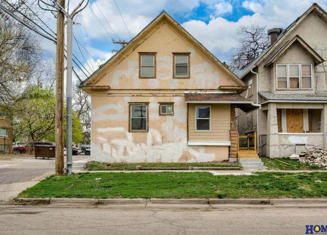 Property at 828 S 12th St, Lincoln, NE 68508, 3 beds, 1 bath