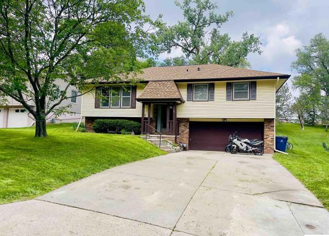 Property at 611 Sand Hill Rd, Louisville, NE 68037, 3 beds, 2.5 baths