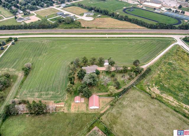 Property at 901 E 19th St, York, NE 68467, 3 beds, 3.5 baths