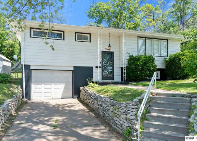 Property at 7009 S 52nd St, Omaha, NE 68157, 3 beds, 1.5 baths