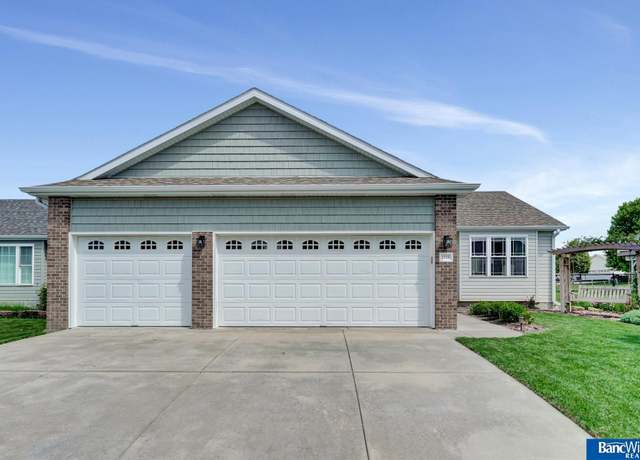 Property at 1708 NW Flader Ct, Lincoln, NE 68528, 4 beds, 3 baths