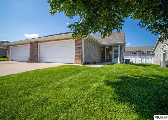 Property at 8532 Flintlock Cir, Lincoln, NE 68526, 2 beds, 2 baths