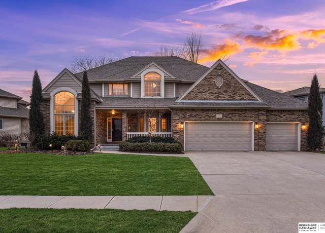 Property at 5632 S 118th Plz, Omaha, NE 68137, 5 beds, 4.5 baths