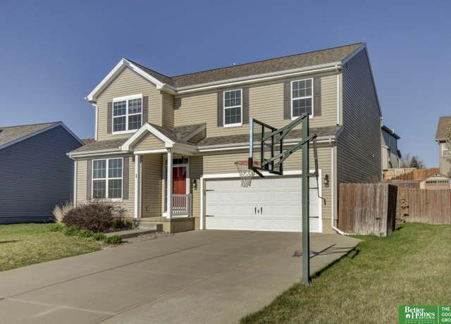 Property at 10706 S 110 Ave, Papillion, NE 68046, 5 beds, 3.5 baths