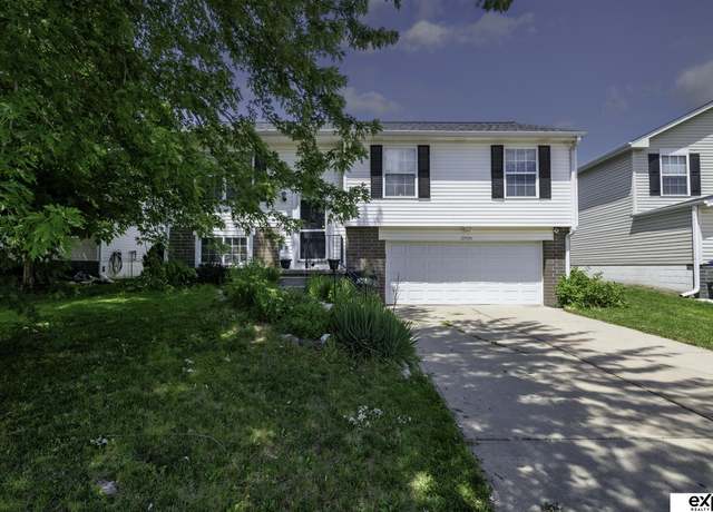 Property at 12926 Vernon Ave, Omaha, NE 68164, 3 beds, 2 baths