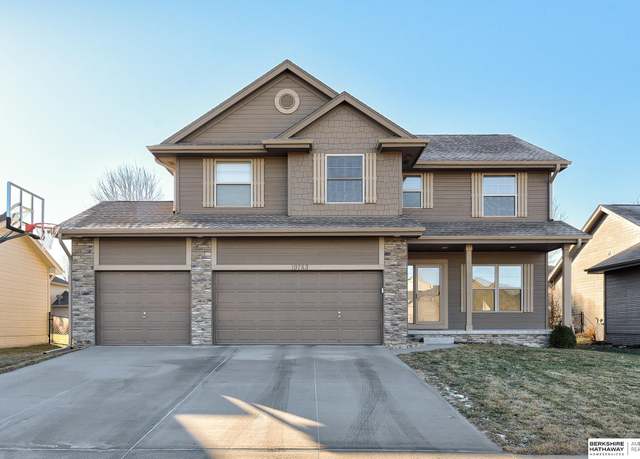 Property at 19753 William St, Omaha, NE 68130, 4 beds, 3.5 baths