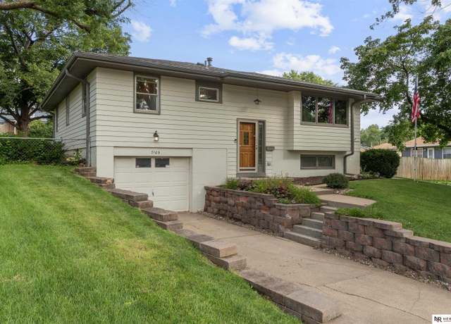 Property at 7109 Sun Valley Dr, Omaha, NE 68157, 3 beds, 2.5 baths