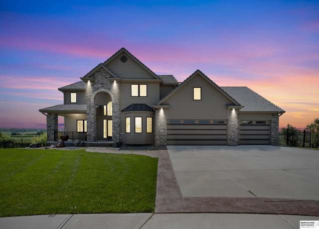 Property at 7910 N 131 Cir, Omaha, NE 68142, 5 beds, 4.5 baths