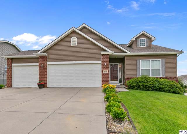 Property at 20709 Larimore Ave, Elkhorn, NE 68022, 4 beds, 3 baths