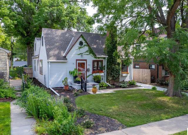Property at 1916 Pawnee St, Lincoln, NE 68502, 3 beds, 2 baths
