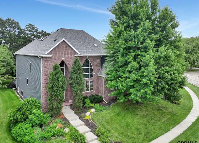 Property at 8340 Water Tower Ct, Lincoln, NE 68516, 6 beds, 3.5 baths