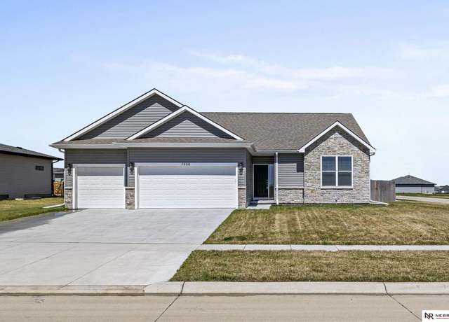 Property at 7530 Augustine Ave, Lincoln, NE 68516, 4 beds, 3 baths