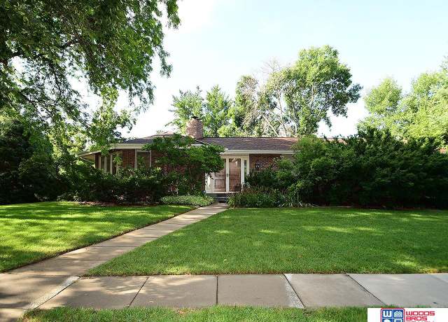 Property at 6711 Sumner St, Lincoln, NE 68506, 3 beds, 3.5 baths
