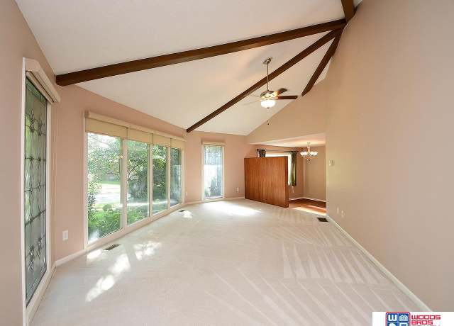 Property at 6711 Sumner St, Lincoln, NE 68506, 3 beds, 3.5 baths