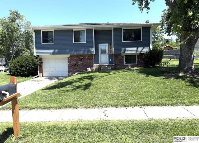 Property at 8401 S 139th Cir, Omaha, NE 68138, 3 beds, 1.5 baths