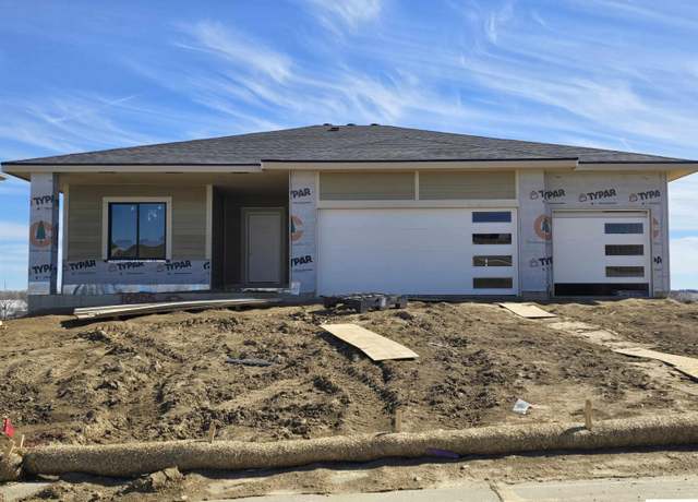 Property at 10905 N 159 Ave, Bennington, NE 68007, 5 beds, 3 baths