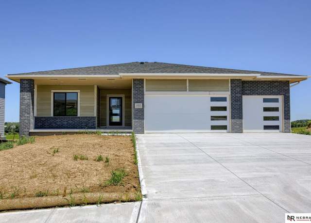 Property at 10905 N 159 Ave, Bennington, NE 68007, 5 beds, 3 baths