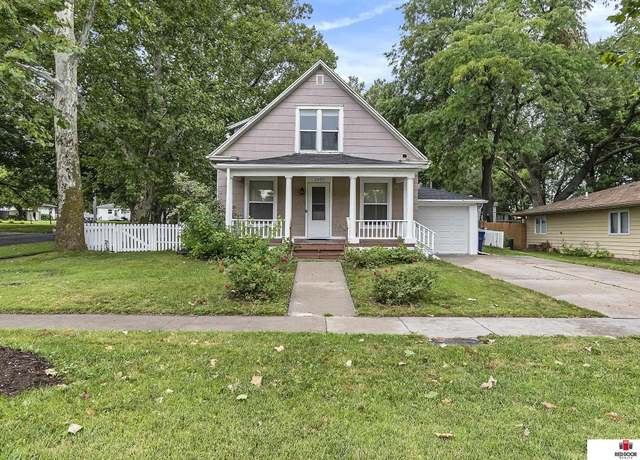 Property at 2603 N Cotner Blvd, Lincoln, NE 68507, 3 beds, 2.5 baths