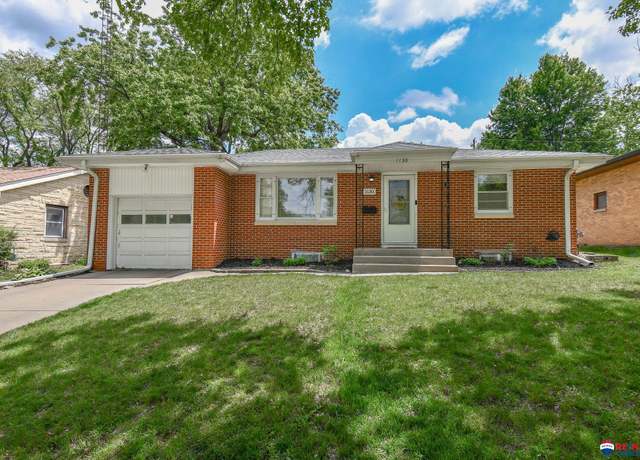 Property at 1130 S 44th St, Lincoln, NE 68510, 2 beds, 2 baths