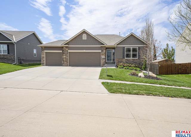 Property at 3326 N 210th St, Omaha, NE 68022-0000, 4 beds, 3 baths
