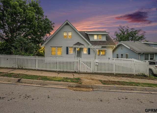 Property at 6321 N 32nd St, Omaha, NE 68111, 4 beds, 1 bath