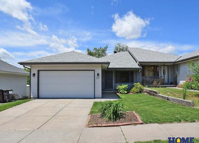 Property at 3231 Mickaela Ln, Lincoln, NE 68521, 4 beds, 2 baths