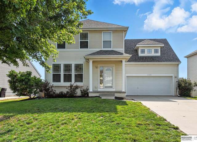 Property at 2305 Quartz Dr, Papillion, NE 68046, 4 beds, 2.5 baths