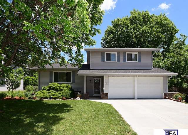 Property at 4711 S 102nd St, Omaha, NE 68127, 3 beds, 2.5 baths