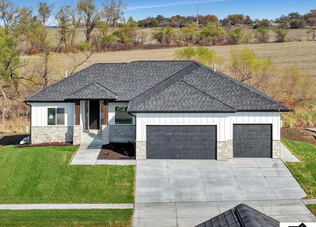 Property at 8730 Dragonfly Ln, Lincoln, NE 68526, 5 beds, 3 baths