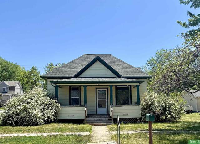 Property at 1114 N Burlington Ave, York, NE 68467, 3 beds, 2 baths