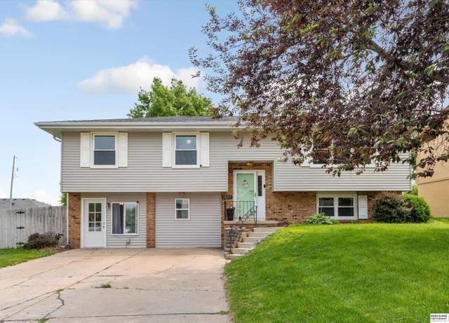 Property at 20215 Pinkney St, Elkhorn, NE 68022, 4 beds, 3.5 baths