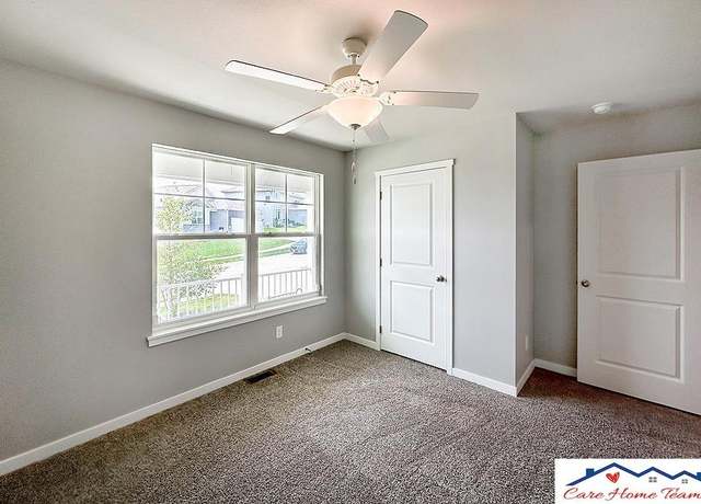 Property at 4512 Lawnwood Dr, Papillion, NE 68133, 3 beds, 2.5 baths