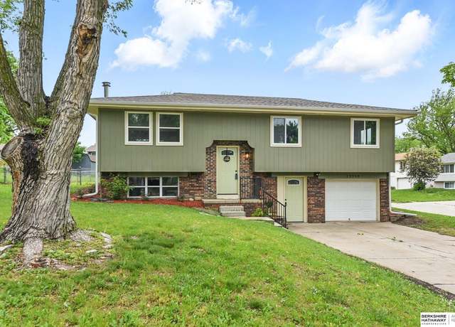 Property at 12956 Grand Ave, Omaha, NE 68164, 3 beds, 2 baths