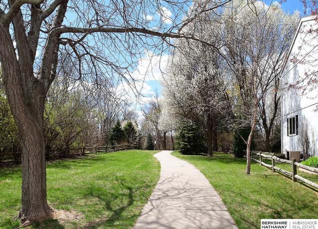 Property at 4402 North Branch Dr, Omaha, NE 68116, 3 beds, 3.5 baths