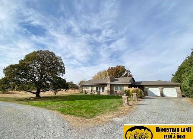 Property at 2321 K St, Fairbury, NE 68352, 3 beds, 2.5 baths