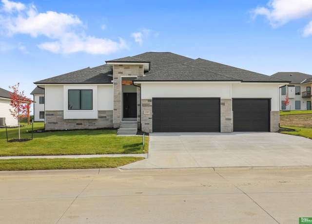 Property at 12367 Lake Vista Dr, Papillion, NE 68046, 5 beds, 3 baths