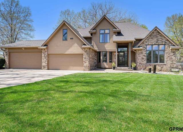Property at 504 S 211 St, Omaha, NE 68022, 4 beds, 3.5 baths