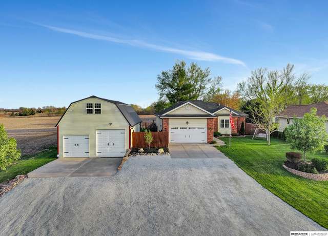 Property at 1529 E Apple Rd, Cortland, NE 68331, 3 beds, 3 baths