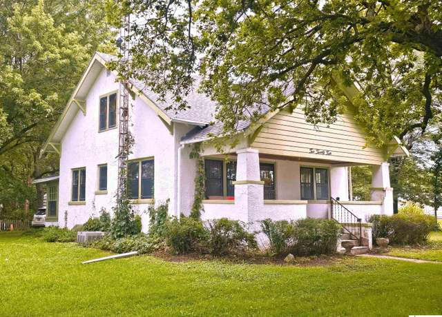 Property at 224 S Walnut St, Blue Springs, NE 68318, 3 beds, 1.5 baths
