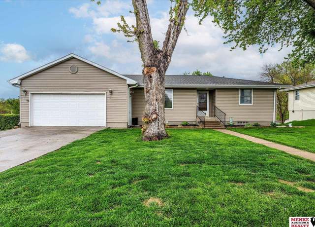 Property at 101 Ehrig Ave, Treynor, IA 51575, 4 beds, 3 baths