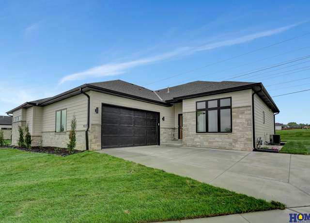 Property at 9121 Triana Ct, Lincoln, NE 68520, 4 beds, 3 baths