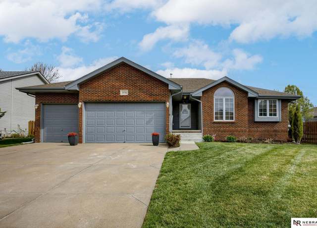 Property at 18906 Chandler St, Omaha, NE 68136-1293, 4 beds, 3 baths