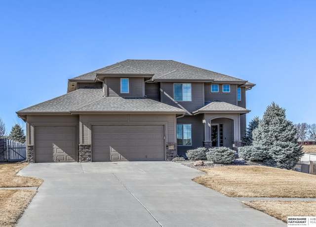 Property at 7426 S 198th St, Gretna, NE 68028, 5 beds, 2.5 baths