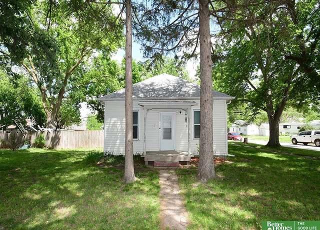 Property at 806 Norman Ave, Crete, NE 68333, 3 beds, 2 baths