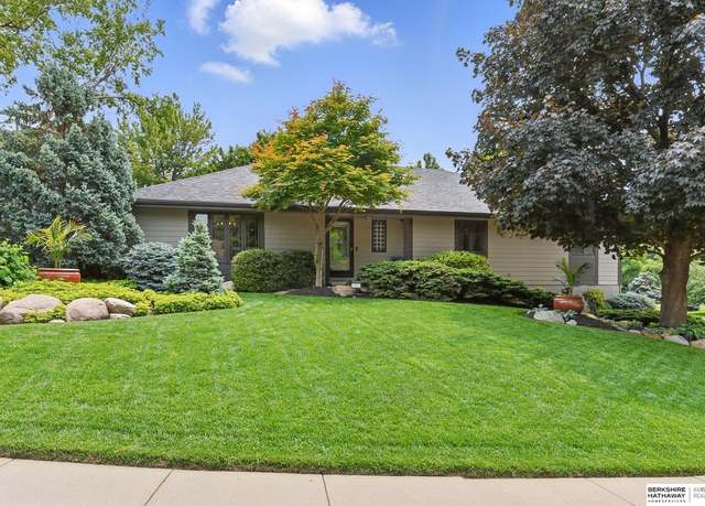 Property at 14941 Hawthorne Ave, Omaha, NE 68154, 4 beds, 3 baths