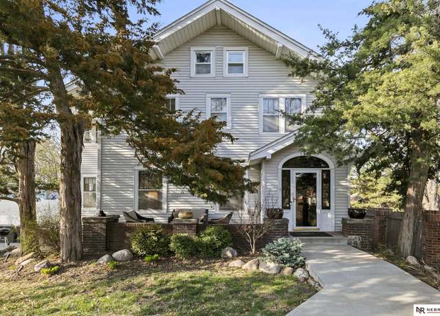Property at 3838 Sheridan Blvd, Lincoln, NE 68506, 4 beds, 3 baths